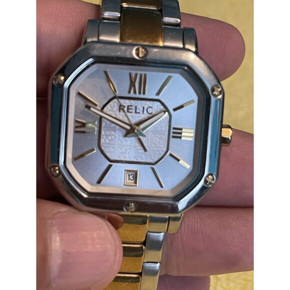Relic Analog Wristwatch All Stainless Steel Gold Tone (needs Battery) - Picture 3 of 9